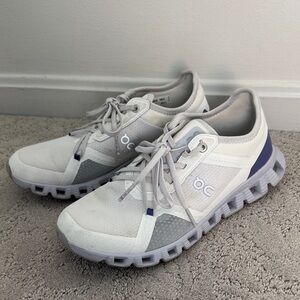 On Running White and Gray Athletic Shoes